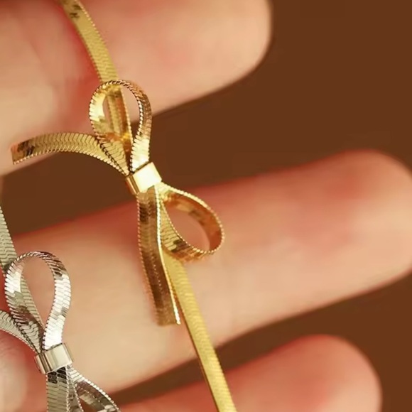 Minimalist Knot Bow Choker Necklace for Women 18k Gold Plated Stainless Steel - Picture 5 of 7